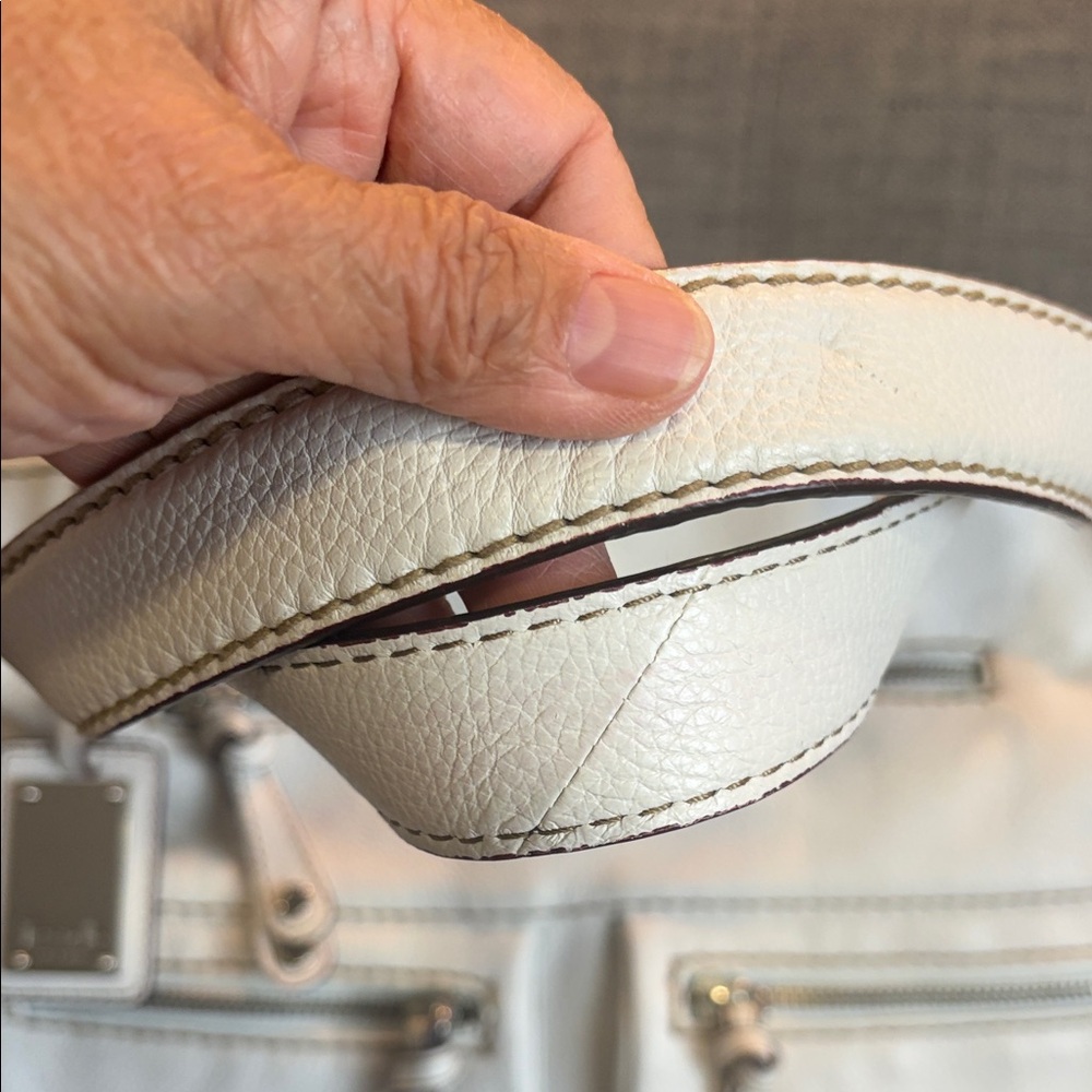 Tignanello White Leather Shoulder Bag with Silver Hardware - Picture 5 of 16